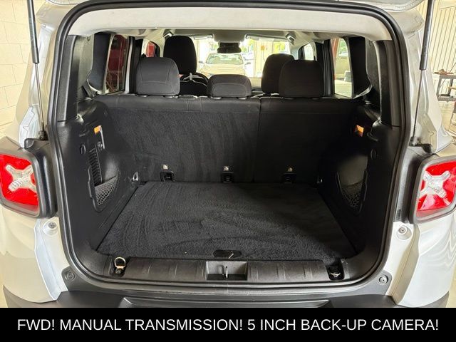 Used 2016 Jeep Renegade Latitude FWD image 7