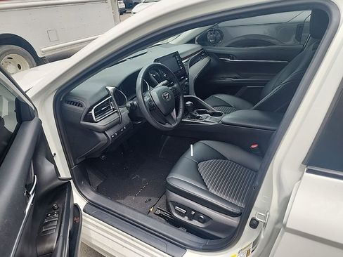 Used 2022 Toyota Camry SE FWD image 11