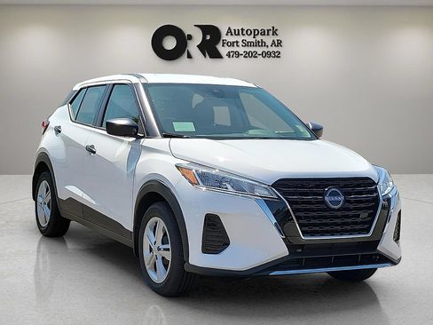 Used 2025 Nissan Kicks Play S FWD image 1