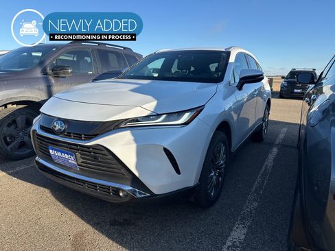 Used 2023 Toyota Venza XLE image 1