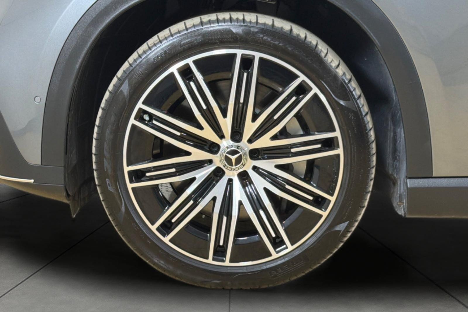 Used 2023 Mercedes-Benz EQE 500 4MATIC SUV w/ Pinnacle Trim Package image 25