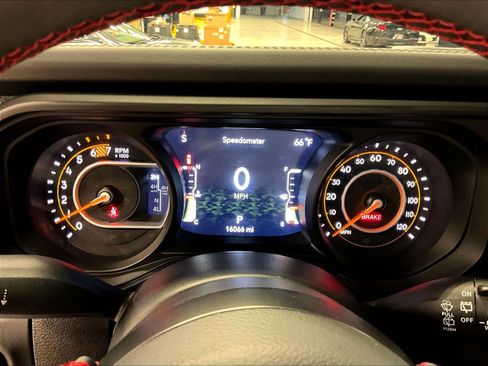 Used 2024 Jeep Wrangler Unlimited Rubicon AWD/4WD image 13