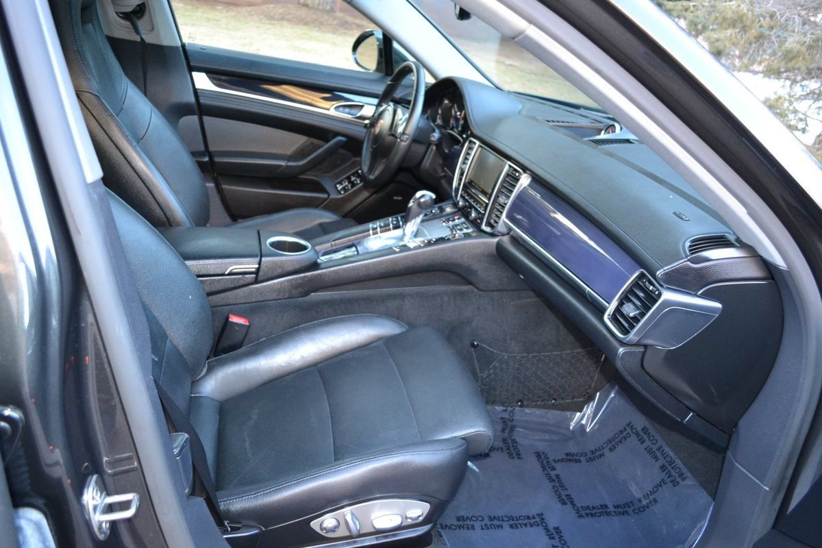 Used 2014 Porsche Panamera 4 w/ Premium Package AWD/4WD image 33