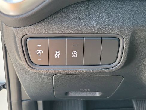 Used 2025 Kia Soul LX w/ LX Technology Package FWD image 28