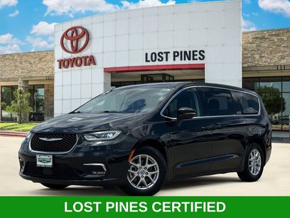 Used 2023 Chrysler Pacifica Touring-L