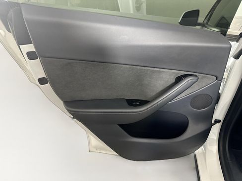 Used 2020 Tesla Model Y Long Range image 24