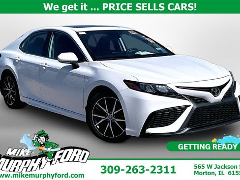 Used 2023 Toyota Camry SE FWD image 1