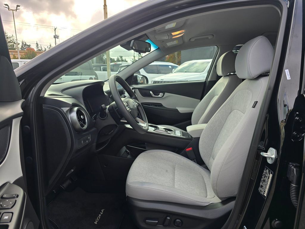Used 2023 Hyundai Kona SE FWD image 18