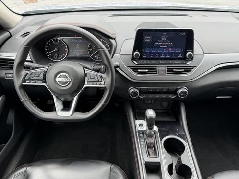 Used 2024 Nissan Altima 2.5 SR FWD image 15