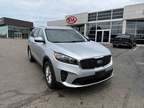 Used 2019 Kia Sorento AWD w/ LX Convenience Package image 4