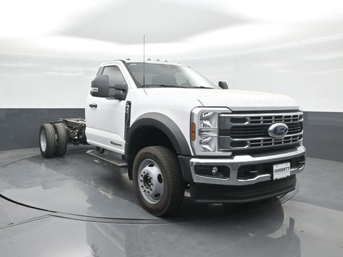 New 2025 Ford F550 4x4 Regular Cab Super Duty image 8