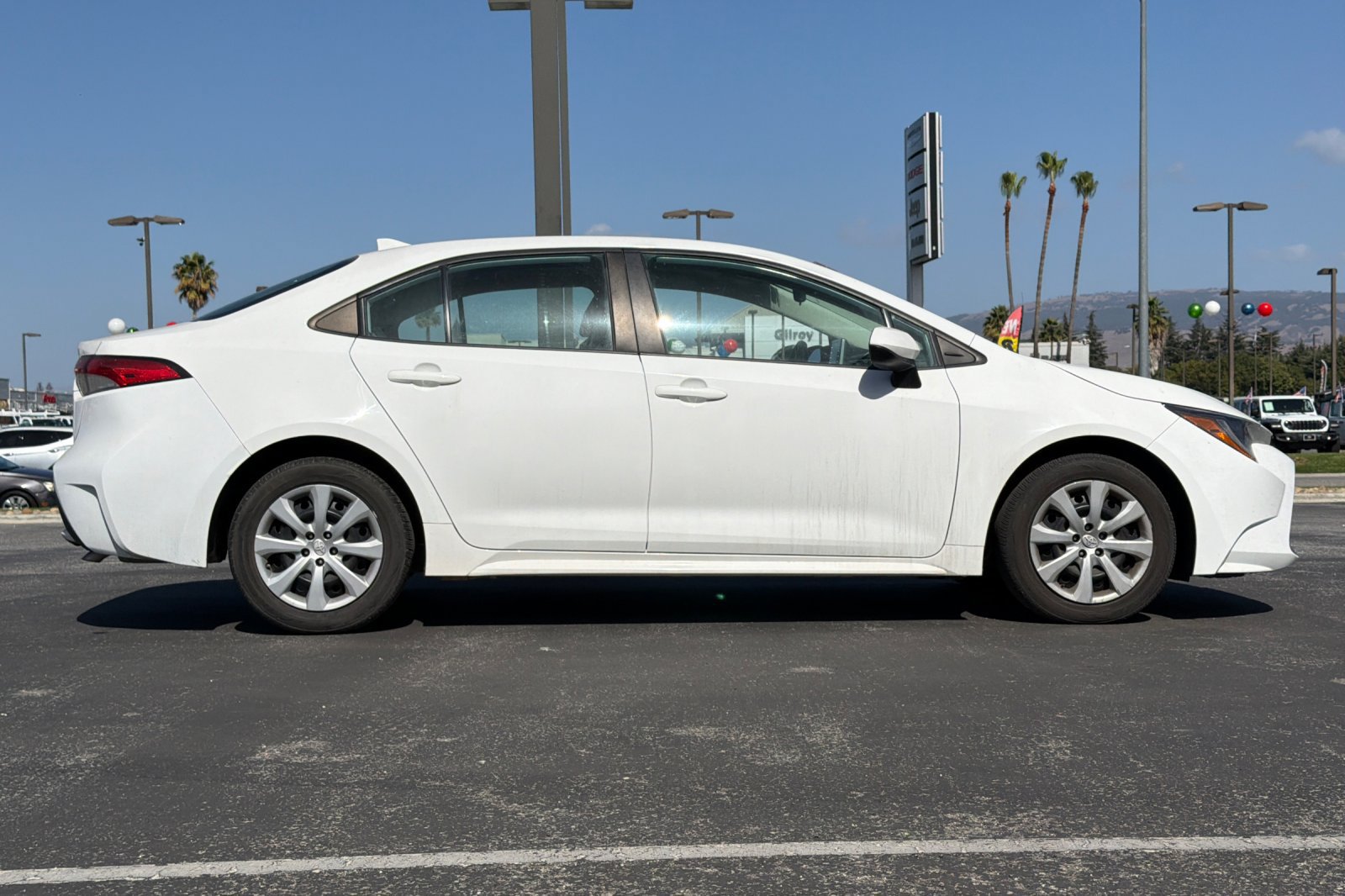Used 2020 Toyota Corolla LE FWD image 3