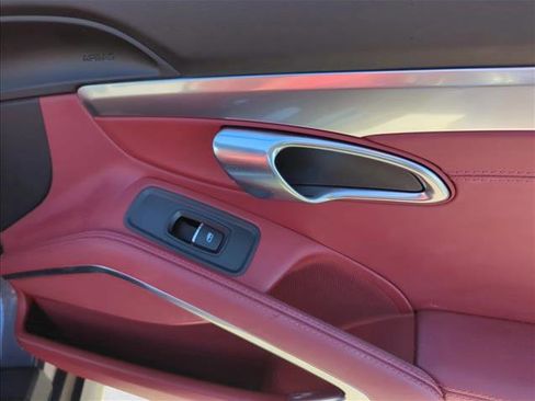 Used 2019 Porsche 718 Boxster image 23