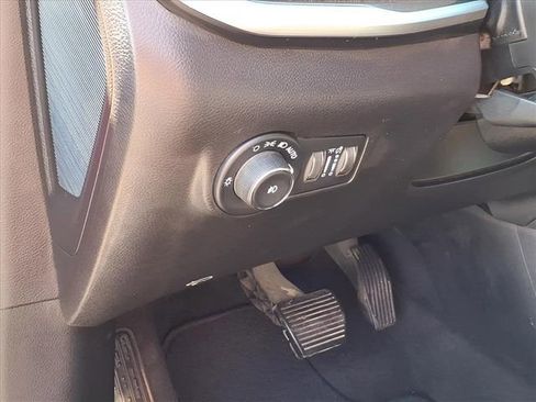 Used 2023 Jeep Compass Latitude image 6