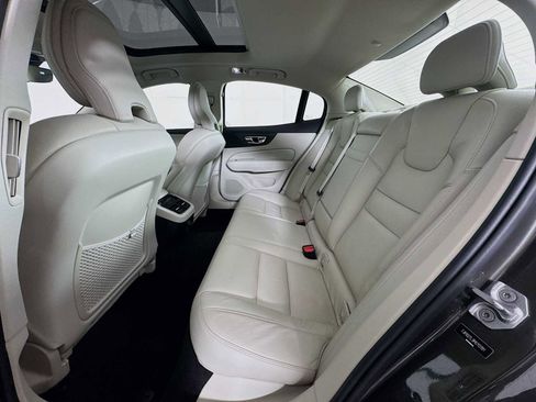 Used 2021 Volvo S60 T5 Inscription image 22