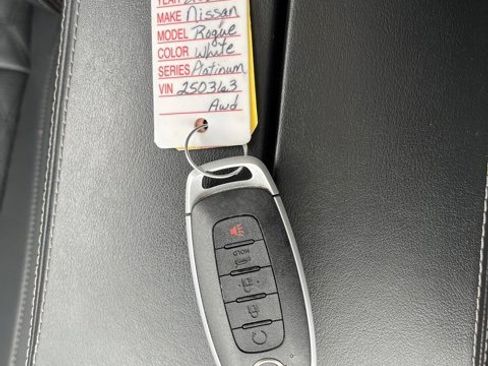 Used 2024 Nissan Rogue Platinum w/ Platinum Premium Package image 47