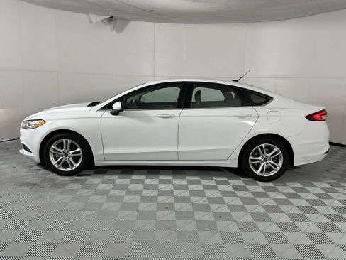 Used 2018 Ford Fusion SE w/ Fusion SE Technology Package FWD image 5