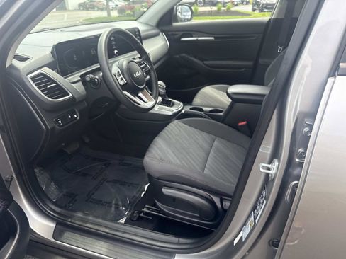 Used 2024 Kia Seltos LX AWD/4WD image 18