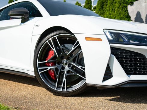 Certified 2023 Audi R8 V10 performance AWD/4WD image 6