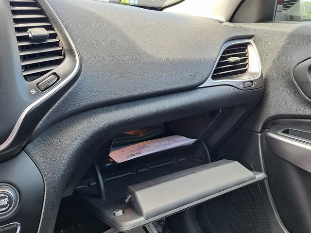 Used 2020 Jeep Cherokee Latitude Plus AWD/4WD image 20