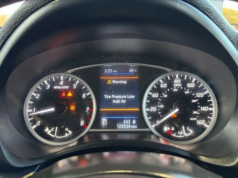 Used 2019 Nissan Sentra SV image 11