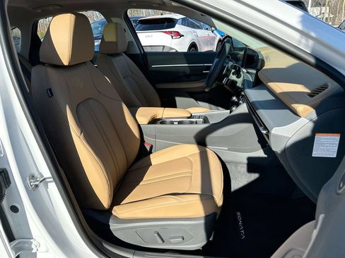 Used 2025 Hyundai Sonata Limited FWD image 28