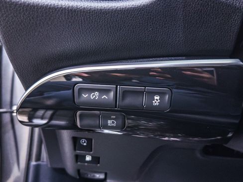 Used 2017 Toyota Prius Prime Premium image 23