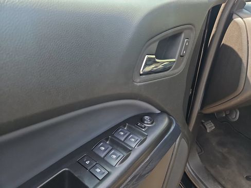 Used 2022 Chevrolet Colorado Z71 w/ Safety Package RWD image 21
