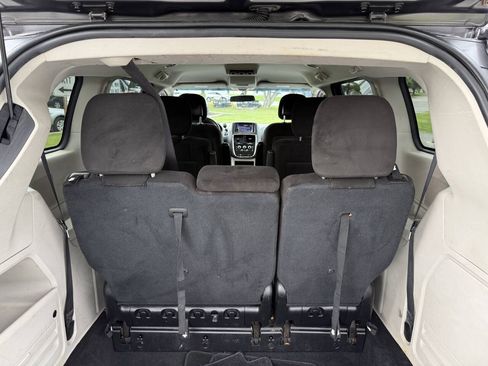 Used 2016 Dodge Grand Caravan SXT FWD image 6