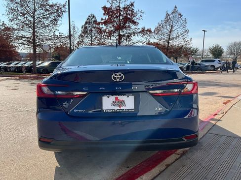 Used 2025 Toyota Camry LE image 7