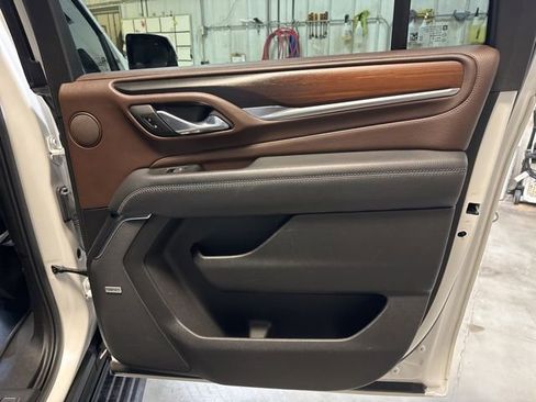 Used 2022 GMC Yukon XL Denali w/ Denali Premium Package image 25