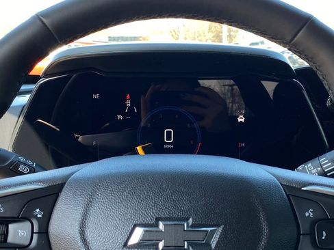 Used 2025 Chevrolet Trax ACTIV w/ Sunroof Package image 15