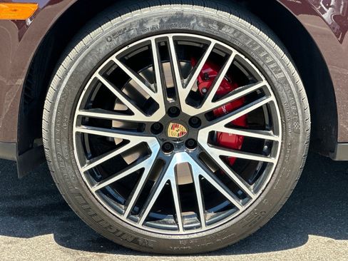 Certified 2024 Porsche Macan S AWD/4WD image 27