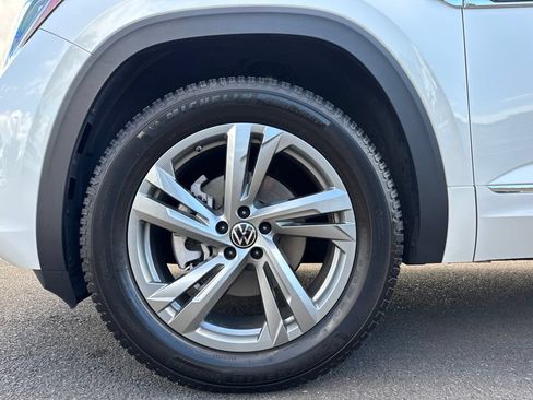 Used 2024 Volkswagen Atlas Cross Sport SEL R-Line AWD/4WD image 28