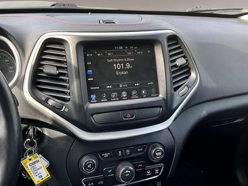 Used 2017 Jeep Cherokee Trailhawk w/ Cold Weather Group image 9