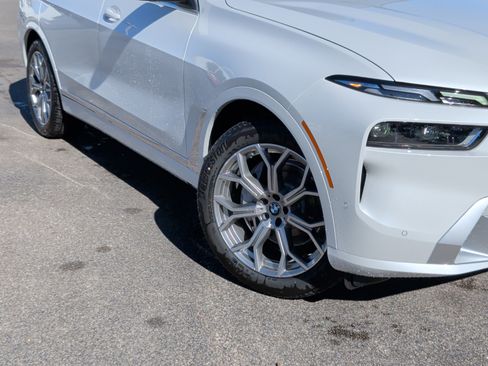 New 2026 BMW X7 xDrive40i image 3