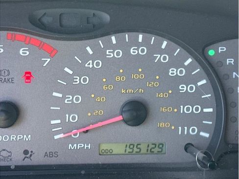 Used 2004 Toyota Sequoia SR5 RWD image 24