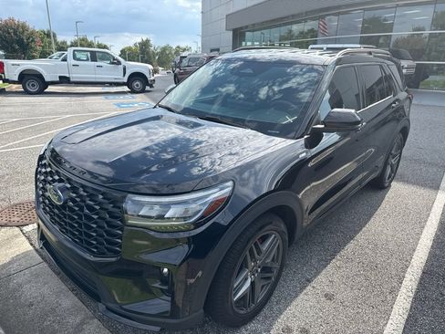 Used 2025 Ford Explorer ST-Line w/ Premium Package RWD image 1