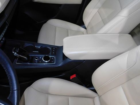 Used 2024 Cadillac XT4 Luxury w/ Cold Weather Package image 38