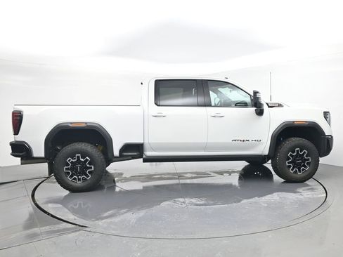 Used 2025 GMC Sierra 2500 AT4X image 6