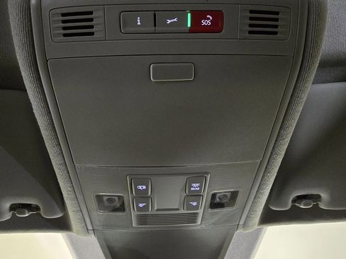 Used 2022 Volkswagen Tiguan SE image 22