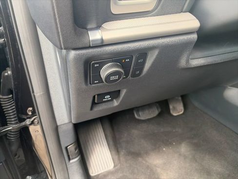 Used 2025 Ford Expedition Active AWD/4WD image 20