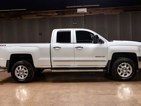 Used 2015 Chevrolet Silverado 2500 LTZ w/ LTZ Plus Package image 10