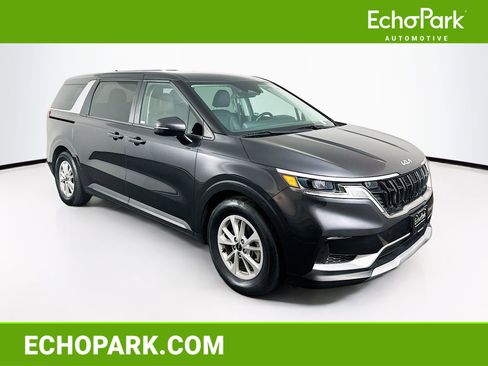 Used 2024 Kia Carnival LX image 1