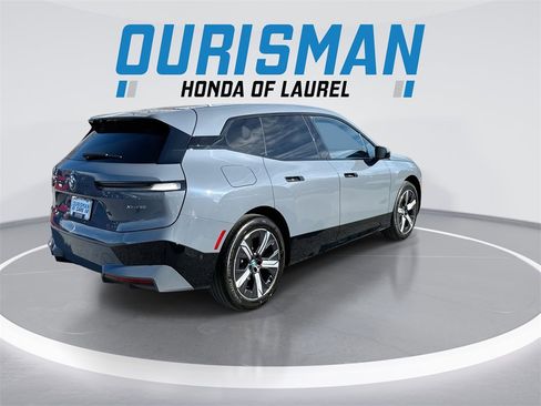 Used 2023 BMW iX xDrive50 w/ Sport Package image 8