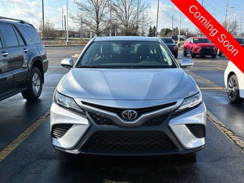 Used 2020 Toyota Camry SE w/ Convenience Package FWD image 2