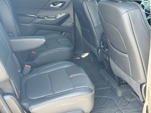 Used 2022 Chevrolet Traverse RS FWD image 15