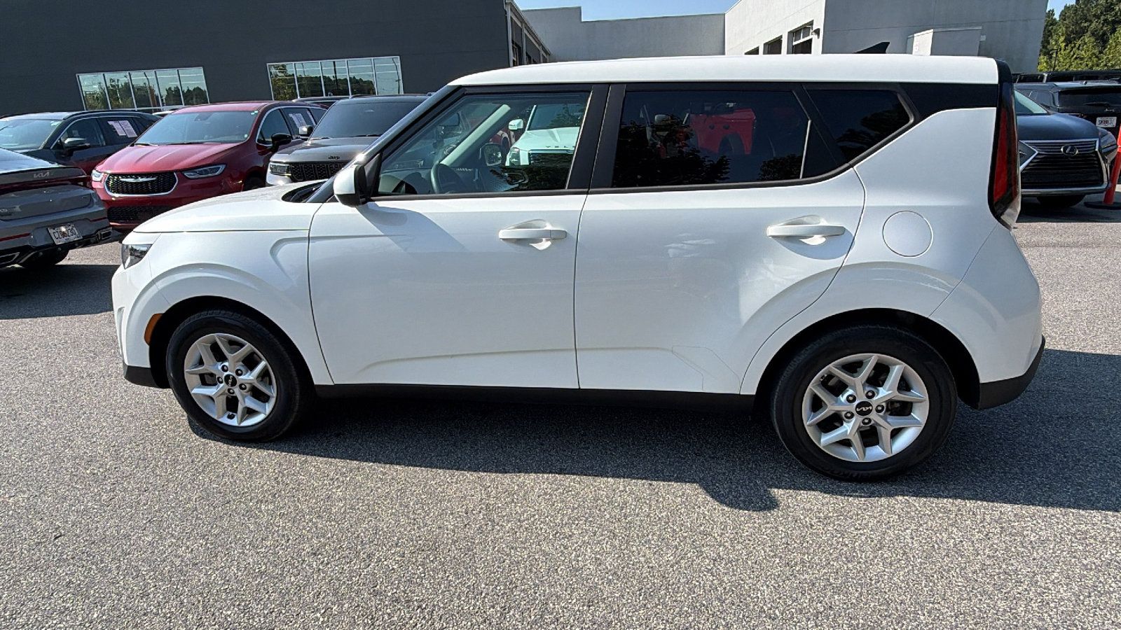 Used 2023 Kia Soul LX w/ LX Technology Package FWD image 11