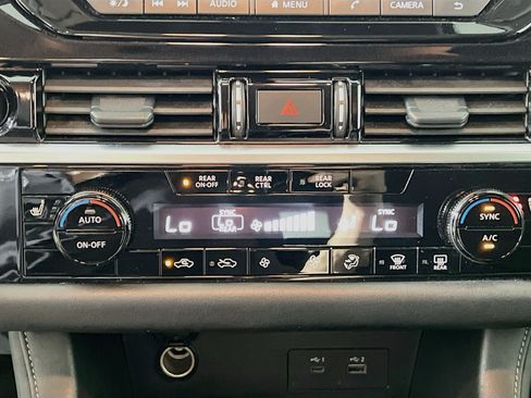 Used 2025 Nissan Pathfinder SV FWD image 26