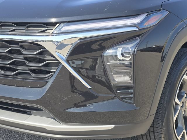 Used 2025 Chevrolet Trax LT FWD image 10